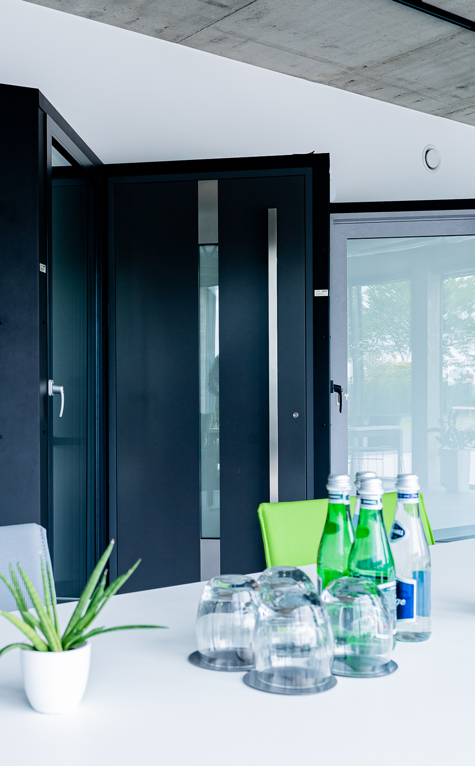 <p>Systemy<br />
drzwiowe</p>